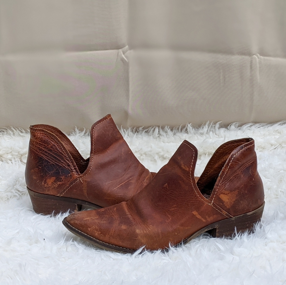 *SOLD* Steve Madden Austin Leather Booties - Picture 2 of 7